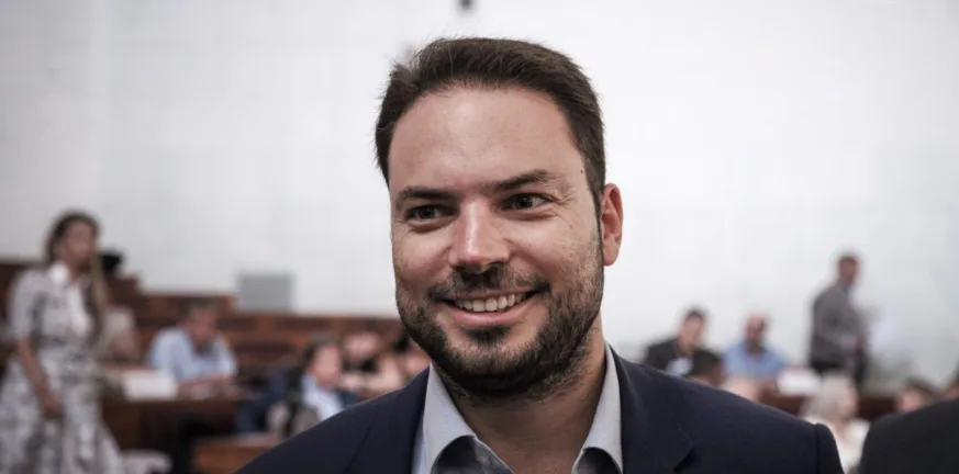 Γλυφάδα: Αρπαξαν εν ψυχρώ το πορτοφόλι αντιπεριφερειάρχη από το σακάκι του!