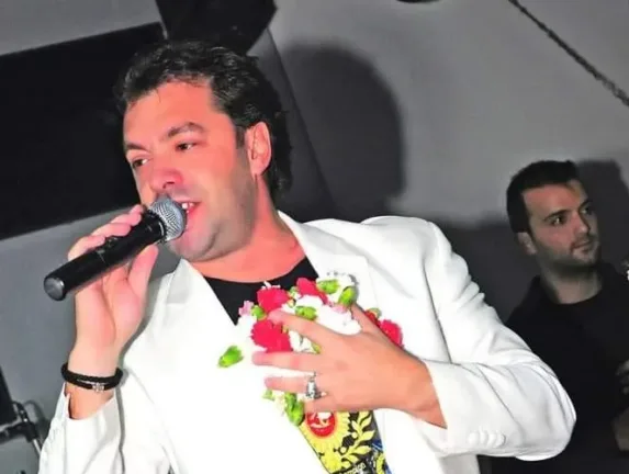 Θλίψη στην Πάτρα για τον θάνατο του τραγουδιστή Γιάννη Πανίτσα