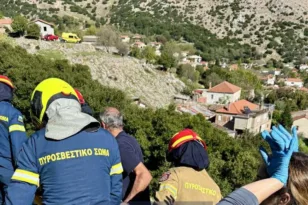 Καλάβρυτα: Επιχείρηση διάσωσης Γάλλου πεζοπόρου που έπεσε σε απόκρημνο μονοπάτι ΦΩΤΟ
