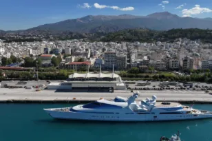 Το «YAS» έδεσε στο «Patradise» – Ατραξιόν για δύο εβδομάδες – Φωτογραφίες/βίντεο