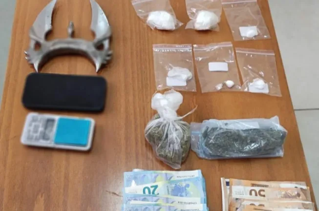 Ζάκυνθος: 39χρονος πιάστηκε για διακίνηση ναρκωτικών και οπλοκατοχή - Αντιστάθηκε στους αστυνομικούς