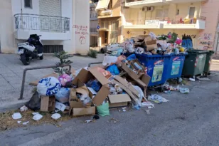 Τι συμβαίνει με τους γεμάτους κάδους στην Πάτρα; Μπαίνει σειρά με την αποκομιδή