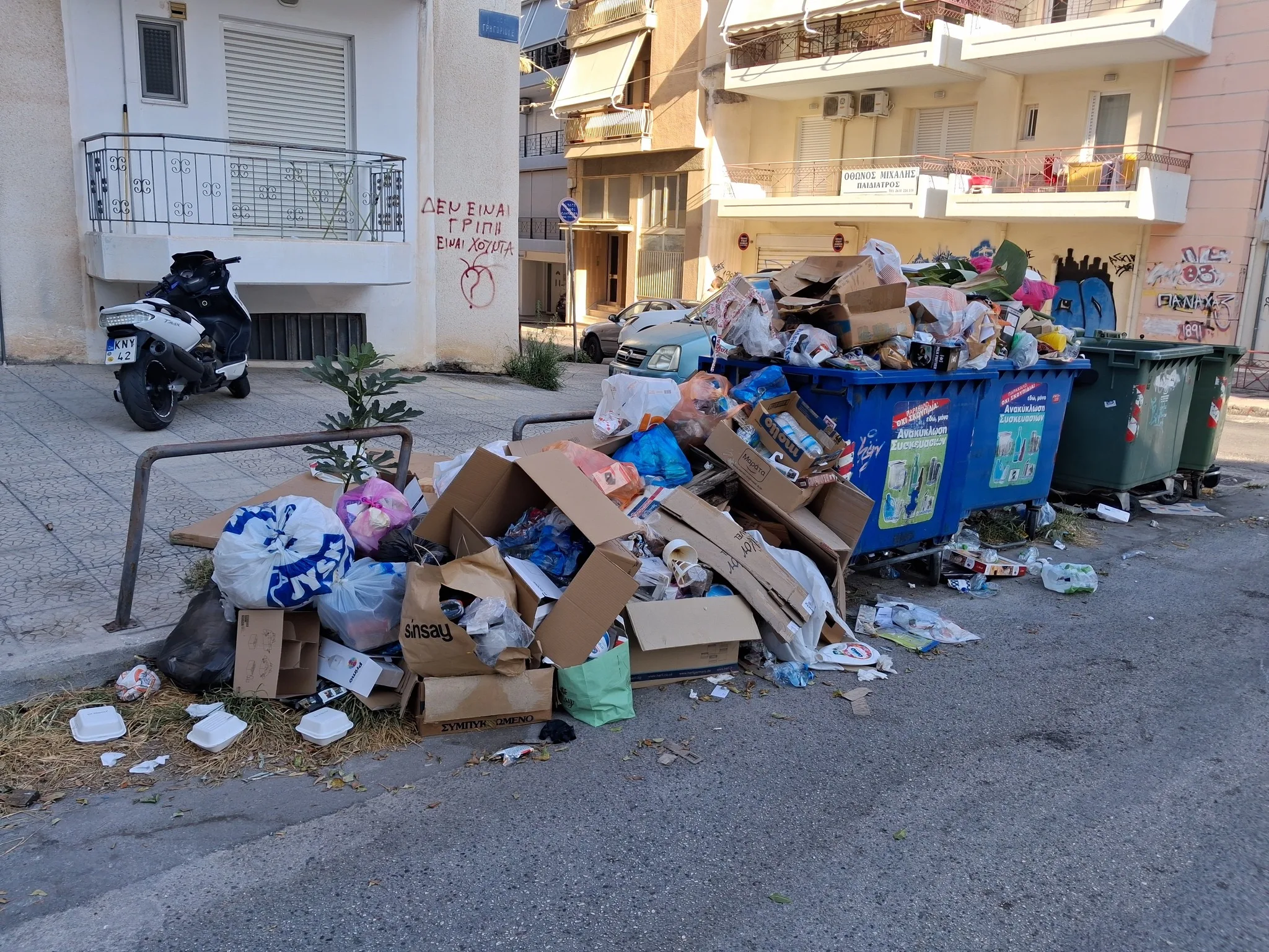 Τι συμβαίνει με τους γεμάτους κάδους στην Πάτρα; Μπαίνει σειρά με την αποκομιδή