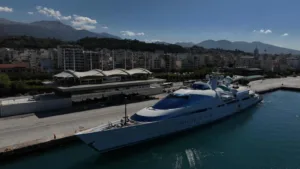 Το «YAS» έδεσε στο «Patradise» - Ατραξιόν για δύο εβδομάδες - Φωτογραφίες/βίντεο