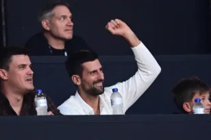 Τζόκοβιτς: «Είναι τιμή μου να ζω στην Αθήνα» – Τραγούδησε συνθήματα στο ΣΕΦ