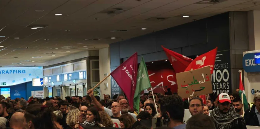 Τι συνέβη στη άφιξη στην Αθήνα των 27 Ελλήνων ακτιβιστών για τη Γάζα, γιατί ήταν μαζί τους η Γκρέτα Τούνμπεργκ ΦΩΤΟ