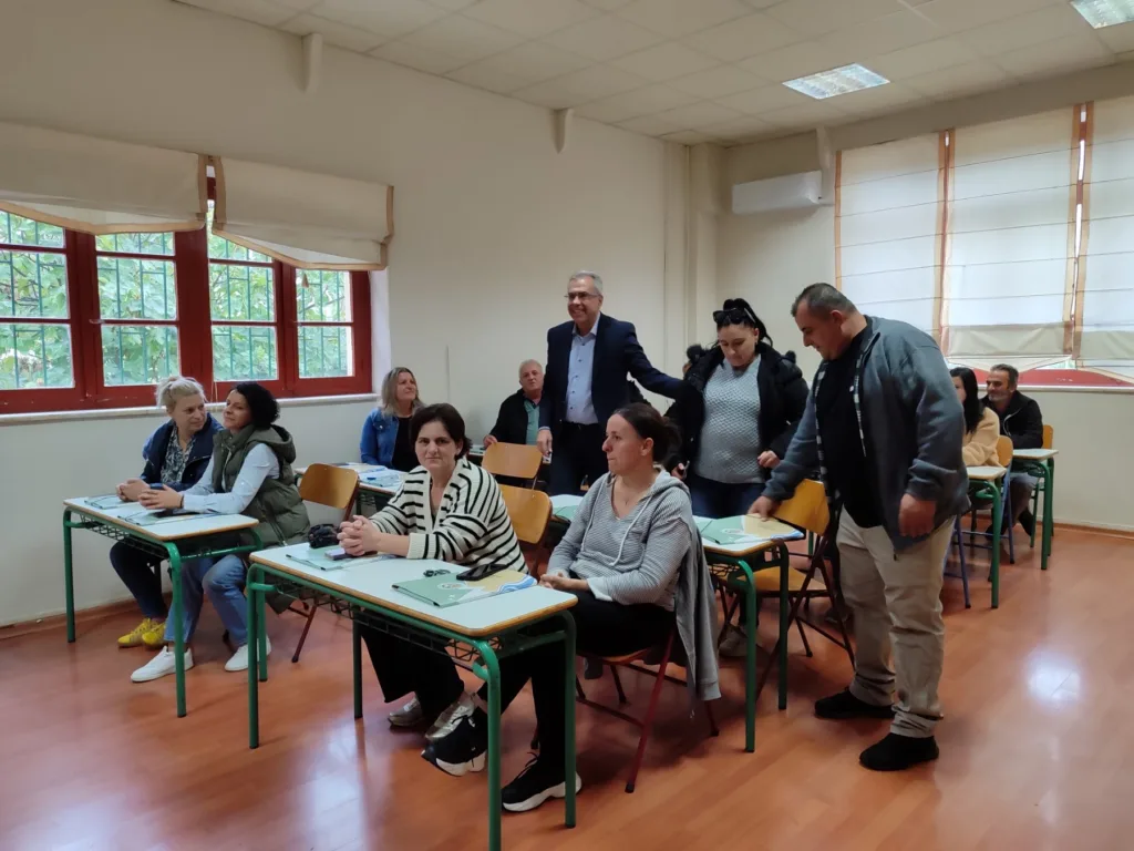 Η μάθηση δεν έχει ηλικία: Ξεκίνησε το Σχολείο Δεύτερης Ευκαιρίας στη Χαλανδρίτσα - Νέα αρχή για 22 ενήλικες