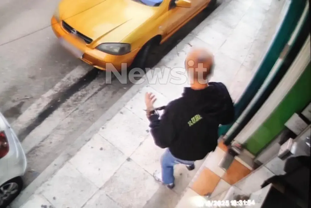 Ντοκουμέντα από τον Αγ. Παντελεήμονα με τον 48χρονο γεμάτο αίματα να ζητά βοήθεια μετά τη δολοφονία του 31χρονου