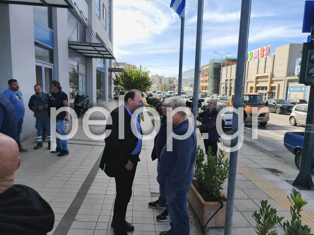 Πάτρα: Αγρότες και κτηνοτρόφοι διαμαρτύρονται για αποζημιώσεις, πυρκαγιές και τον ΟΠΕΚΕΠΕ ΦΩΤΟ-ΒΙΝΤΕΟ Πάτρα: Αγρότες και κτηνοτρόφοι διαμαρτύρονται για αποζημιώσεις, πυρκαγιές και τον ΟΠΕΚΕΠΕ ΦΩΤΟ-ΒΙΝΤΕΟ