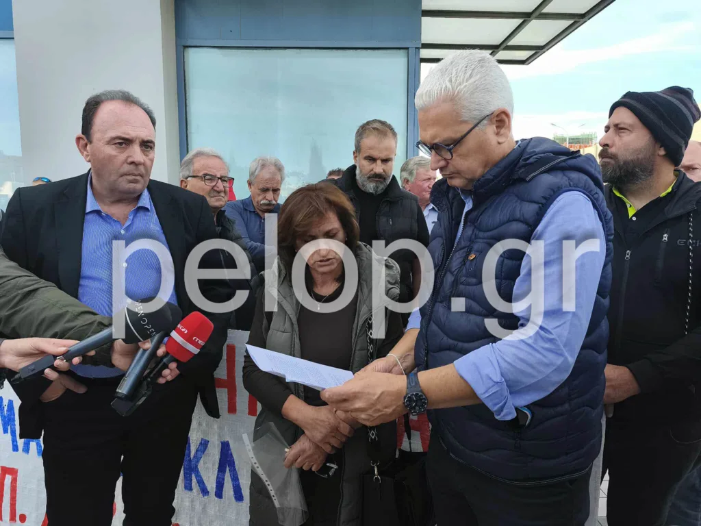 Πάτρα: Αγρότες και κτηνοτρόφοι διαμαρτύρονται για αποζημιώσεις, πυρκαγιές και τον ΟΠΕΚΕΠΕ ΦΩΤΟ-ΒΙΝΤΕΟ Πάτρα: Αγρότες και κτηνοτρόφοι διαμαρτύρονται για αποζημιώσεις, πυρκαγιές και τον ΟΠΕΚΕΠΕ ΦΩΤΟ-ΒΙΝΤΕΟ