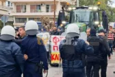 Λιβαδειά: Αγρότες έσπασαν τον κλοιό της αστυνομίας και περικύκλωσαν τον Κώστα Τσιάρα - Τι τους είπε