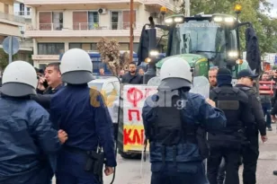 Λιβαδειά: Αγρότες έσπασαν τον κλοιό της αστυνομίας και περικύκλωσαν τον Κώστα Τσιάρα – Τι τους είπε