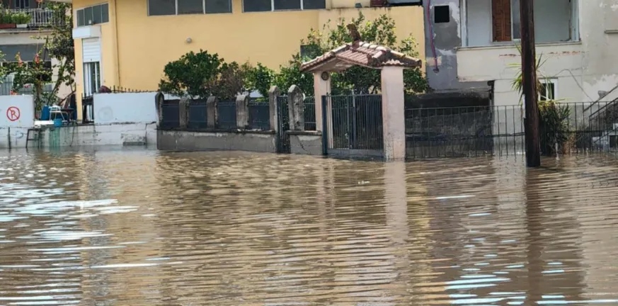 Κακοκαιρία: Δεκάδες κλήσεις στην Πυροσβεστική για βοήθεια στην Αιτωλοακαρνανία