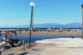 Αιγιάλεια - Λιμενίσκος Κρυονερίου Ακράτας: Δικαστικό μπλόκο στην κατεδάφιση και ελπίδες για νομιμοποίηση