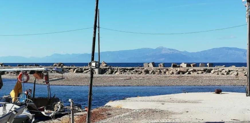 Αιγιάλεια - Λιμενίσκος Κρυονερίου Ακράτας: Δικαστικό μπλόκο στην κατεδάφιση και ελπίδες για νομιμοποίηση