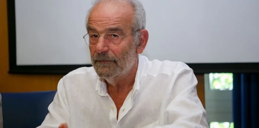 Αλέκος Αλαβάνος για Τσίπρα: «Πρέπει να ζητήσει συγγνώμη για όσα έκανε στη χώρα»