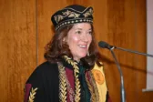 Η Victoria Hislop Επίτιμη Διδάκτορας του Πανεπιστημίου Πατρών: «Από την Πλάκα στην Πάτρα - η Ελλάδα είναι η έμπνευσή μου»