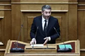 Ανδρουλάκης προς Μητσοτάκη: «Μας μπερδέψατε, εγώ δεν είμαι ο Δένδιας»