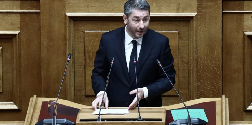 Ανδρουλάκης προς Μητσοτάκη: «Μας μπερδέψατε, εγώ δεν είμαι ο Δένδιας» Ανδρουλάκης προς Μητσοτάκη: «Μας μπερδέψατε, εγώ δεν είμαι ο Δένδιας»