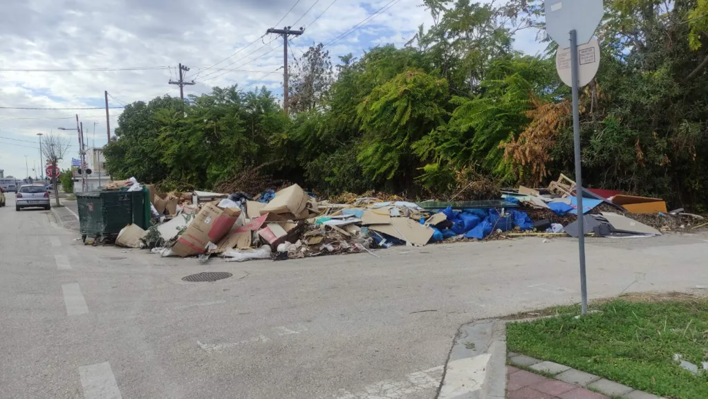 Μικρές χωματερές στην Πάτρα: Καθαριότητα εκτός ελέγχου Μικρές χωματερές στην Πάτρα: Καθαριότητα εκτός ελέγχου