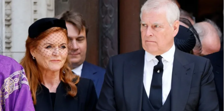 Βρετανία: Ο πρίγκιπας είναι πλέον ...γυμνός, αφαιρέθηκαν οι τίτλοι του Άντριου, τι ισχύει για τα άλλα μέλη της οικογένειάς του Βρετανία: Ο πρίγκιπας είναι πλέον ...γυμνός, αφαιρέθηκαν οι τίτλοι του Άντριου, τι ισχύει για τα άλλα μέλη της οικογένειάς του