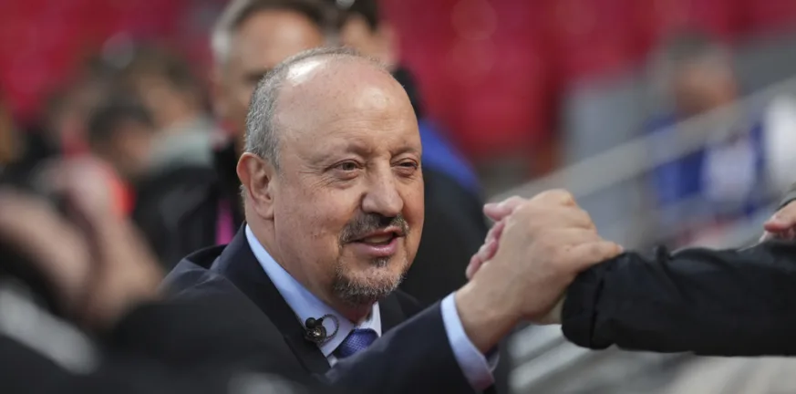 Τρεις νέοι δημοσιογράφοι για Ράφα Μπενίτεθ και το Top-5 στην Ελλάδα Τρεις νέοι δημοσιογράφοι για Ράφα Μπενίτεθ και το Top-5 στην Ελλάδα