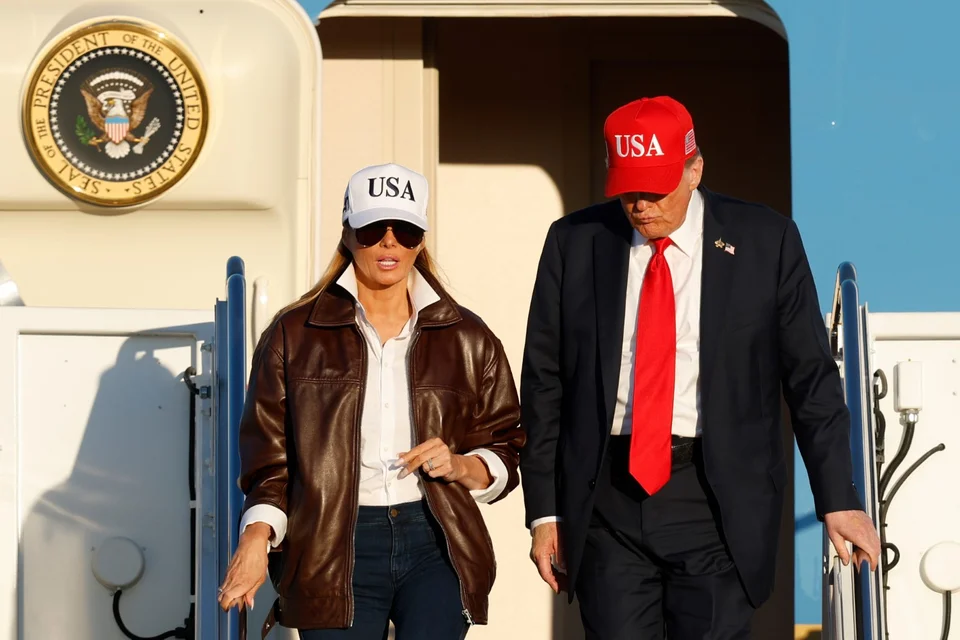 Η «πιλότος» Μελάνια Τραμπ, η εμφάνιση αλά... Top Gun ΦΩΤΟ