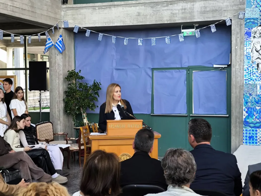 Αρσάκεια Σχολεία Πατρών: Ο εορτασμός της 28ης Οκτωβρίου ΦΩΤΟ Αρσάκεια Σχολεία Πατρών: Ο εορτασμός της 28ης Οκτωβρίου ΦΩΤΟ