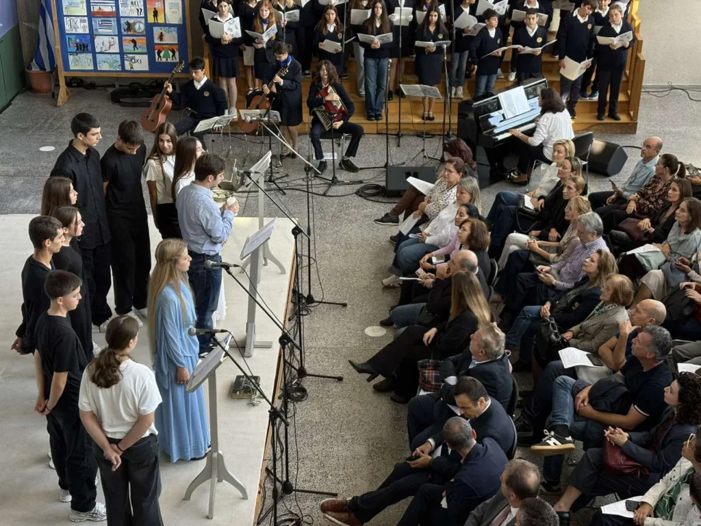 Αρσάκεια Σχολεία Πατρών: Ο εορτασμός της 28ης Οκτωβρίου ΦΩΤΟ Αρσάκεια Σχολεία Πατρών: Ο εορτασμός της 28ης Οκτωβρίου ΦΩΤΟ