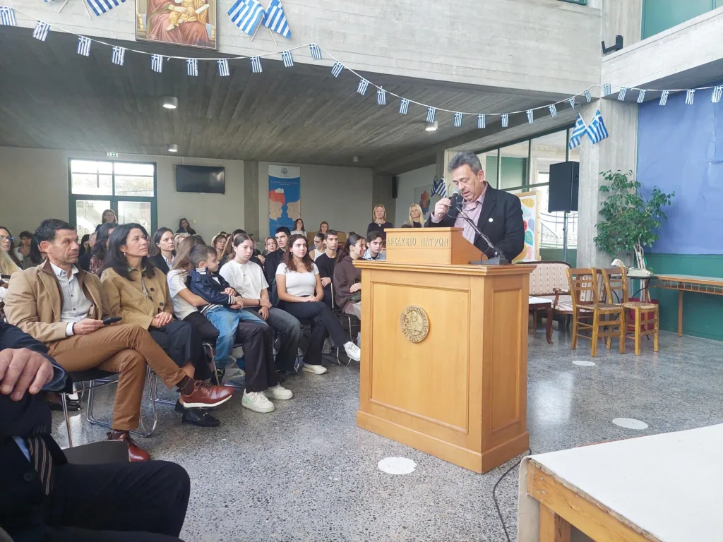 Αρσάκεια Σχολεία Πατρών: Ο εορτασμός της 28ης Οκτωβρίου ΦΩΤΟ Αρσάκεια Σχολεία Πατρών: Ο εορτασμός της 28ης Οκτωβρίου ΦΩΤΟ