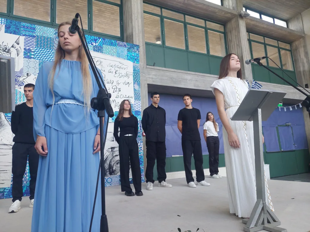 Αρσάκεια Σχολεία Πατρών: Ο εορτασμός της 28ης Οκτωβρίου ΦΩΤΟ Αρσάκεια Σχολεία Πατρών: Ο εορτασμός της 28ης Οκτωβρίου ΦΩΤΟ