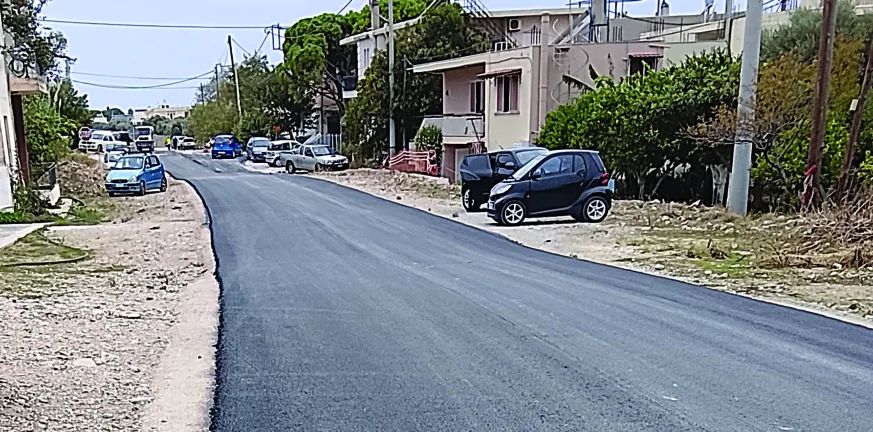 Τρένο: «Μπαλώματα» ανάγκης στον Αγιο Βασίλειο - Έριξαν πίσσα ικανοποιώντας αίτημα των κατοίκων