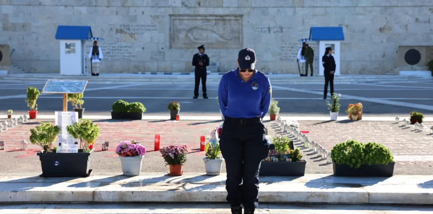 28η Οκτωβρίου - Σύνταγμα: Αστυνομικοί στο μνημείο του Αγνώστου Στρατιώτη, σήμερα το κρίσιμο τεστ ΦΩΤΟ 28η Οκτωβρίου - Σύνταγμα: Αστυνομικοί στο μνημείο του Αγνώστου Στρατιώτη, σήμερα το κρίσιμο τεστ ΦΩΤΟ