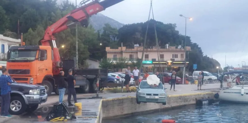Κεφαλονιά: Τραγωδία στον Πόρο – Οδηγός έπεσε με το ΙΧ του στη θάλασσα ΦΩΤΟ