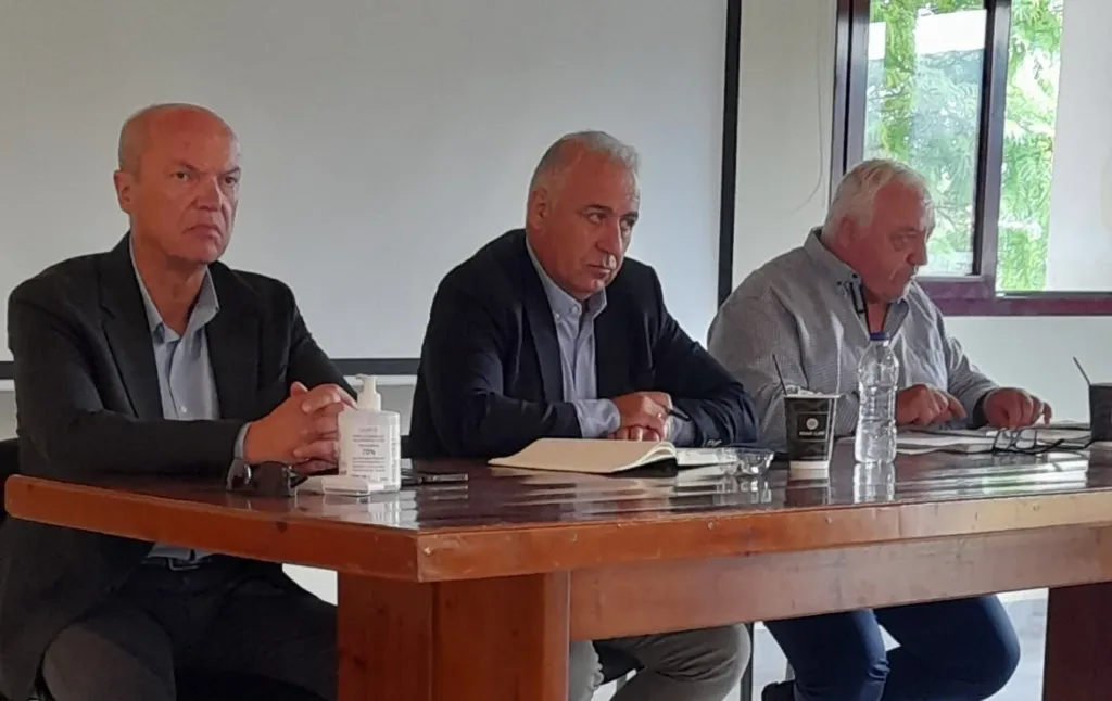 Αιγιάλεια: Ο δήμαρχος Παναγιώτης Ανδριόπουλος με πολίτες και προέδρους της Συμπολιτείας Αιγιάλεια: Ο δήμαρχος Παναγιώτης Ανδριόπουλος με πολίτες και προέδρους της Συμπολιτείας