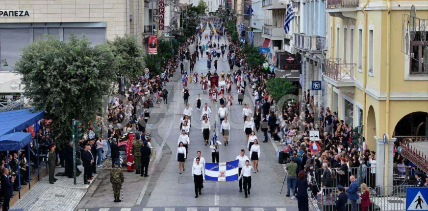 Η Πάτρα τίμησε την 28η Οκτωβρίου: Δείτε από ψηλά την παρέλαση μέσα από το drone του pelop.gr