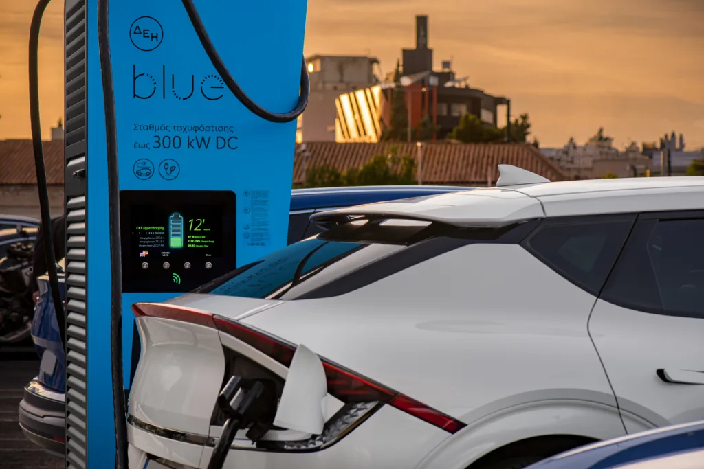 ΔΕΗ blue: Ξεπέρασε τα 3.000 σημεία φόρτισης στην Ελλάδα