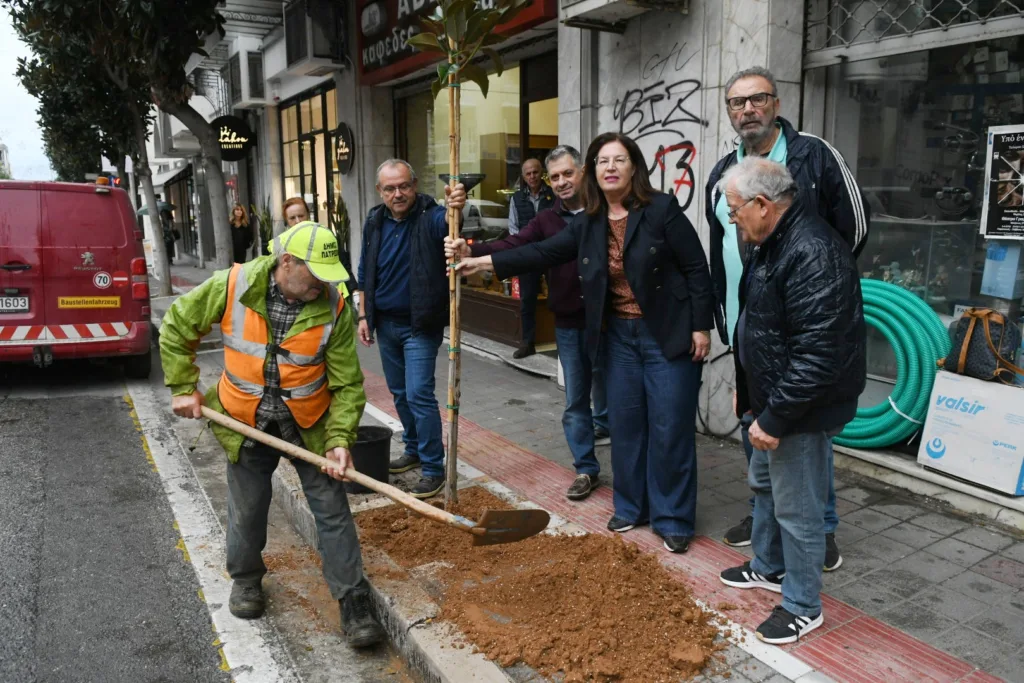 Ξεκίνησε η δενδροφύτευση στη Γούναρη: Νέα εικόνα στο κέντρο της Πάτρας ΦΩΤΟ