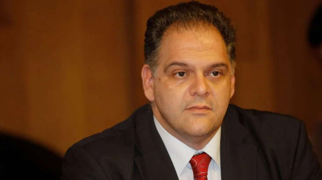 ΟΠΕΚΕΠΕ: «Ρίχνεις τις βρωμιές σου στην επιτροπή. Πες μας το όνομα του βουλευτή να τον εξαιρέσουμε από την επιτροπή»