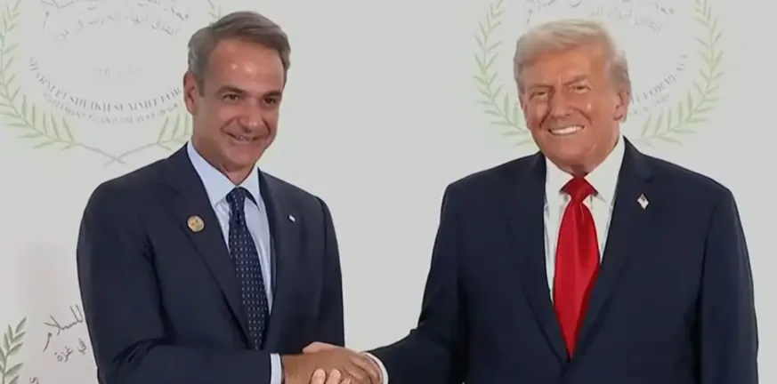 Σύντομη συνομιλία και θερμή χειραψία Μητσοτάκη-Τραμπ