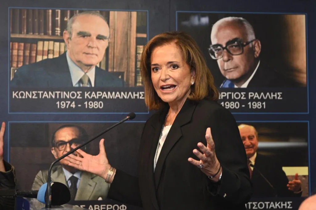 Πάτρα: Συγκίνηση της Ντόρας Μπακογιάννη στα γραφεία της ΔΕΕΠ ΝΔ Αχαΐας