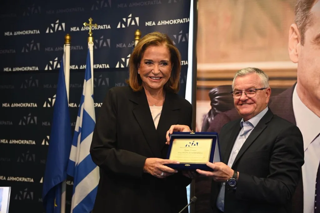 Πάτρα: Συγκίνηση της Ντόρας Μπακογιάννη στα γραφεία της ΔΕΕΠ ΝΔ Αχαΐας