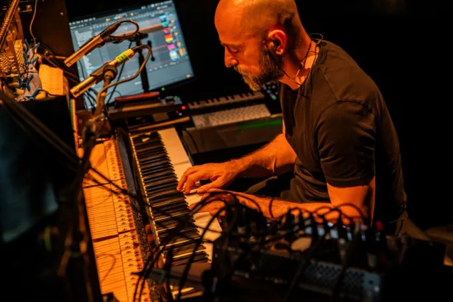 Welcome to Up 2025: Το Expanded Piano II του Σταύρου Γασπαράτου για πρώτη φορά στην Πάτρα