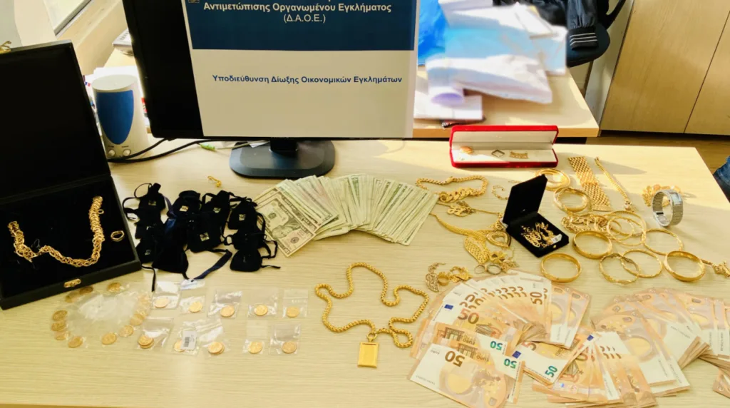 Απάτες σε βάρος του ΕΦΚΑ μέσω εταιρειών ρούχων και ζημία άνω των 2,1 εκατ. ευρώ στο Δημόσιο ΒΙΝΤΕΟ