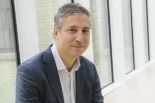 Ο καθηγητής του London Business Scholl Ηλίας Παπαϊωάννου στην «Π»: «Η ανισότητα γέννησε τον λαϊκισμό»