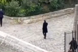 Αυτός είναι ο λόγος της βόλτας του Μακρόν στον Σηκουάνα