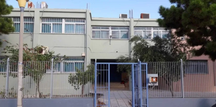 Μάθημα στους διαδρόμους στο 4ο ΕΠΑΛ Πάτρας, η απάντηση του Δήμου Μάθημα στους διαδρόμους στο 4ο ΕΠΑΛ Πάτρας, η απάντηση του Δήμου