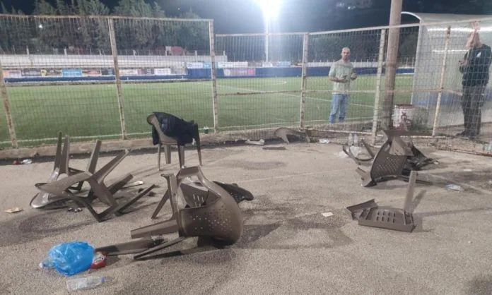 Οπαδικό μαχαίρωμα σοκάρει την Πάτρα: Αίματα στα Ζαρουχλέικα για ασήμαντη αφορμή Οπαδικό μαχαίρωμα σοκάρει την Πάτρα: Αίματα στα Ζαρουχλέικα για ασήμαντη αφορμή