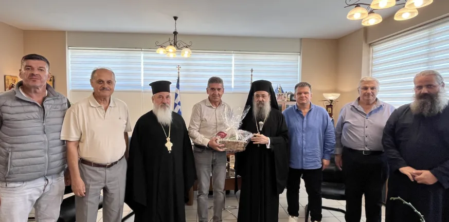 Παράδοση σχολικών ειδών στο Δήμο Δυτικής Αχαΐας από τη Μητρόπολη