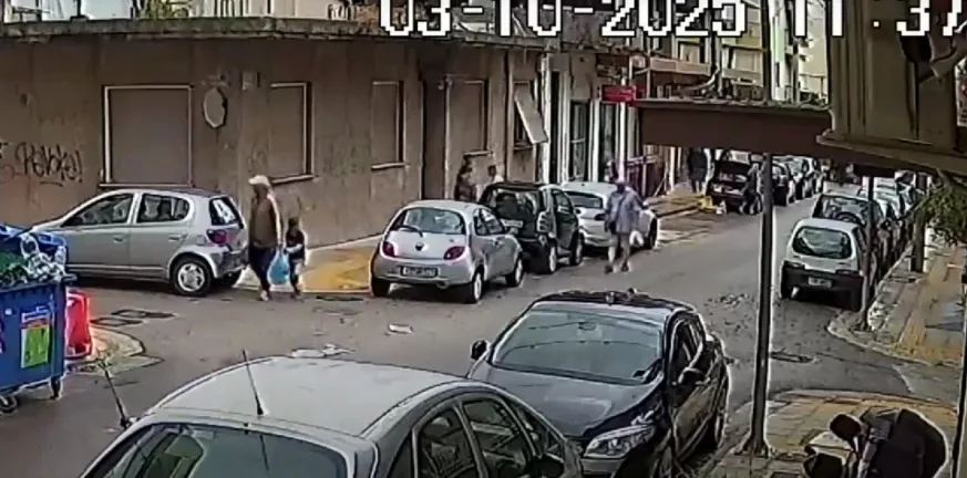 Πάτρα: Παρέα ανήλικων προσπάθησαν να κλέψουν ηλικιωμένο - Τα πήρε στο κηνύγι αλλά τραυματίστηκε ΒΙΝΤΕΟ